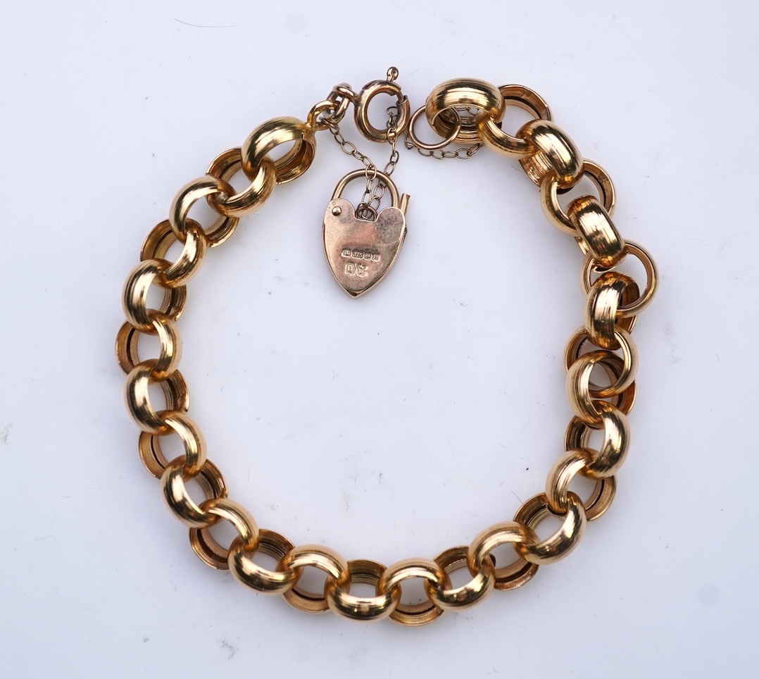 An 18ct gold bracelet